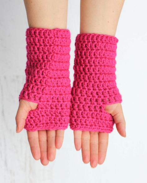 50-Minute Fingerless Crochet Gloves - Repeat Crafter Me Crocheting Gloves, Fingerless Crochet Gloves, Crocheted Fingerless Gloves, Crochet Fingerless Gloves Free Pattern, Time Poem, Crochet Hand Warmers, Crochet Mitts, Crochet Wrist Warmers, Corak Menjahit