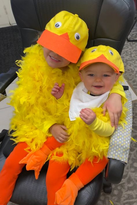 #diy #halloween #trunkortreatideas #ducks #bathpeople #Bubblebath #Ducks for #Halloween #DIYDucks #HalloweenFun #DIY #Quack Duck Costume Toddler, Diy Duck Costume, Duck Costume For Kids, Duck Costume Diy, Rubber Duck Costume, Toddler Duck Costume, Hamilton Halloween, Farm Outfits, Duck Halloween Costume