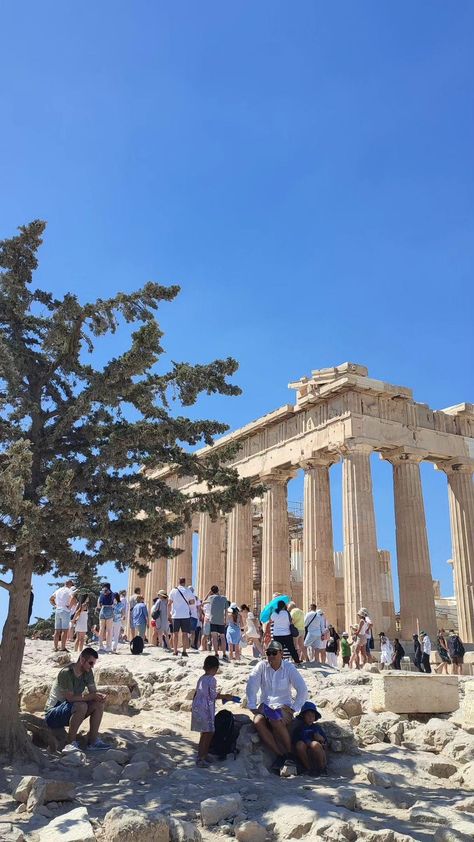 #athens #acropolis #plaka #greece Plaka Greece, Plaka Athens Greece, Greece Vibes, Plaka Athens, Greece Trip, Athens Acropolis, Greece Holiday, Holiday Places, Summer Plans