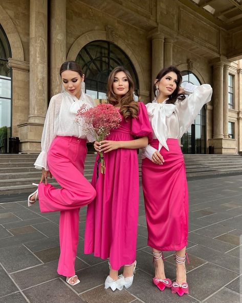 Bright Colored Outfits, Product Photoshoot, Brand Photography Inspiration, Look Rose, Eid Outfits, Arab Wedding, Color Blocking Outfits, Classic Style Outfits, Stylish Photo Pose