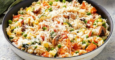 Add risottos to your repertoire – they’re a tasty way to use up whatever you have in the fridge or freezer. Risotto Recipes Vegetarian, Zucchini Butter, Vegetable Risotto Recipes, Vegetarian Risotto, Rice Meals, Rice Risotto, Veggie Rice, Vegetable Risotto, Risotto Dishes