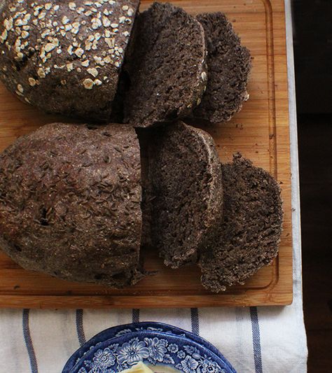 Black Bread, Pumpernickel Bread Recipe, Rye Bread Recipes, Bread Oven, Biscuit Bread, Cooking Bread, Biscuit Rolls, Bread Bun, Bread Machine Recipes