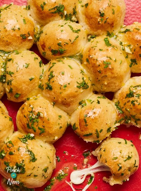 Tear & Share Cheesy Garlic Dough Balls - Pinch Of Nom Cheese Stuffed Pizza Dough Balls, Cheese Garlic Balls, Garlic Balls Recipes, Cheesy Dough Balls, Cheesy Garlic Bites, Cheese Dough Balls, Mozzarella Dough Balls, Garlic Dough Balls Recipe, Garlic Cheese Ball Recipes