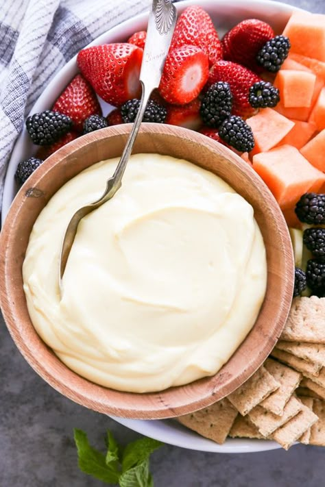 Sour Cream Fruit Dip - Dash of Sanity Sour Cream Fruit Dip, Fruit Dip Recipes, Greek Yogurt Fruit Dip, Blt Dip Recipe, Apple Dip Recipe, Yogurt Fruit Dip, Easy Fruit Dip, Blt Dip, Berry Fruit Salad