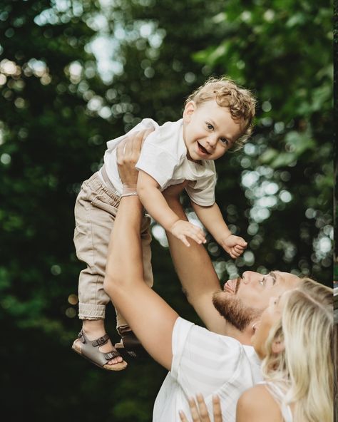 The cutest family!!! I’m still behind on sharing but the last of this summer weather has me reminiscing on this beautiful family session! After a few pictures with baby boy, mom and dad had their engagement photos done! What a beautiful family!!! 😍🤍 Mom Dad Son Photoshoot, Mom Dad And Son Photoshoot, Father Son Photography, First Family Photos, Toddler Photoshoot, Photo Posing, Mom Dad Baby, Pose Inspiration, Toddler Photos