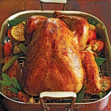 An overnight soak in a brine of ample apple cider and fresh ginger gives this Thanksgiving turkey recipe so much fall flavor. A rich cider sauce gives it a final dose of apple flavor. Marinate Turkey, Marinated Turkey, Roast Turkey Recipes, Roast Turkey, Turkey Dishes, Garlic Bulb, Thanksgiving Feast, Southern Cooking, Thanksgiving Menu