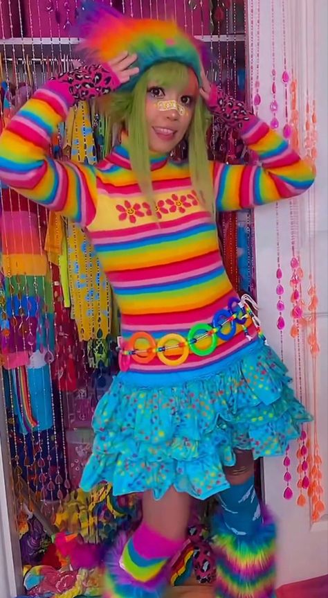 Harajuku Fashion Rainbow, Colorful Harajuku Fashion, Decora Fashion Dti Outfit, Partycore Outfits, Harajuku Fashion Colorful, Kandi Core Outfit, Decora Fashion Outfits Rainbow, Harajuku Outfits Aesthetic, Rainbow Clown Outfit