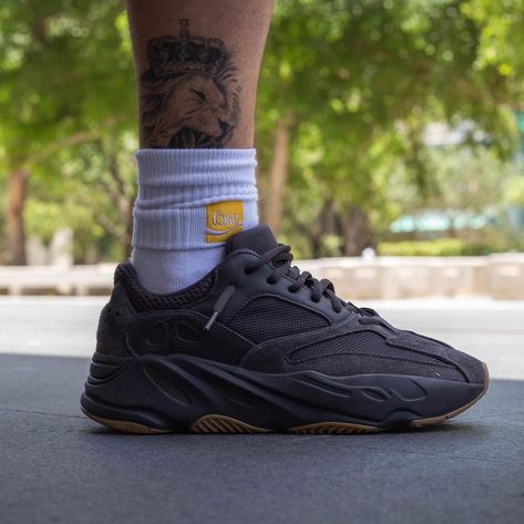 Release Date : June 29, 2019  Adidas Yeezy Boost 700  « Utility Black »  https://isds.co/sc/FV5304  Credit : yankeekicks  —  #adidas #yeezy #sneakers Yeezy 700 Utility Black Outfit, Yeezy 700 Outfit Men, Yeezy 700 Black, Yeezy 700 Outfit, Yeezy Shoes Outfit, Tactical Fashion, Yeezy Black, Yeezy Fashion, Yeezy Outfit