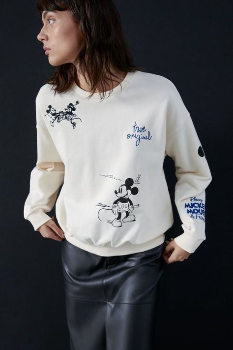 Disney Designs, Disney Sweaters, Life Care, Disney Sweatshirts, Zara Sweater, Mickey And Minnie, Round Neck Sweatshirts, Disney Outfits, Pesticides