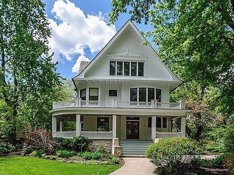 Joseph K Dunlop House II Oak Park IL for sale is a gorgeous Queen Anne historic home. Oak Park Illinois, Modern Log Cabins, Queen Anne House, Historic Homes For Sale, Victorian Style Homes, Antebellum Homes, Queen Anne Style, Old Mansions, New England Homes