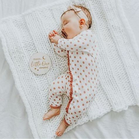 Bebe au Lait (@bebeaulait) • Instagram photos and videos Monthly Picture Ideas, Baby Milestones Monthly Picture Ideas, Motherhood Struggles, Wooden Milestone, Milestone Discs, Monthly Pictures, Baby Milestone Photos, Milestone Photos, Beautiful Pregnancy