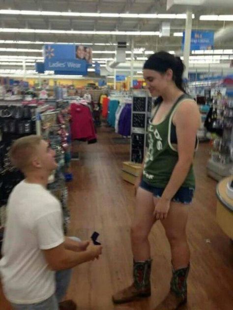 Funny Sites, Walmart Photos, Wedding Proposals, White Trash, Daily Funny, People Laughing, Top Funny, Marriage Proposals, Best Funny Pictures