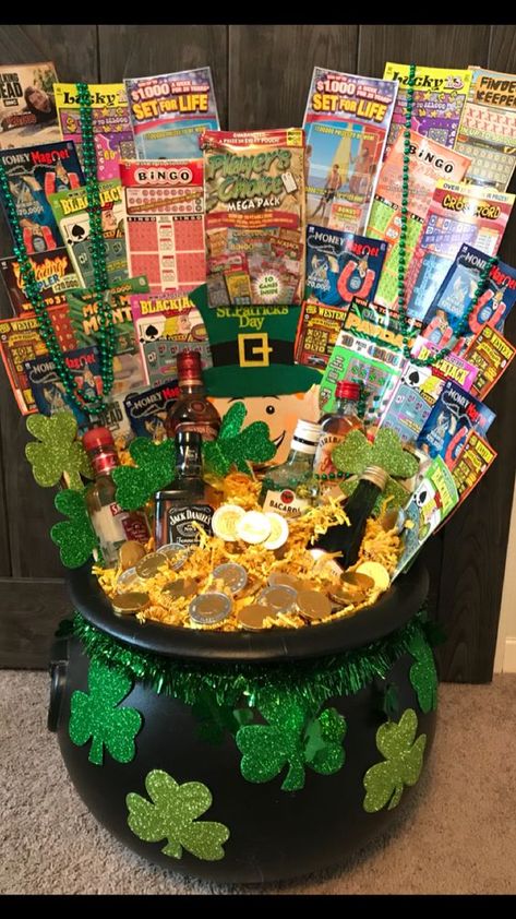 90+ DIY Gifts for DAD for Father's Day to make him feel special - Hike n Dip Lucky Gift Basket, St Patrick’s Day Stag And Doe, Social Prizes, Auction Gift Basket Ideas, Fundraiser Baskets, Raffle Ideas, Auction Basket, Make Him Feel Special, St Patties