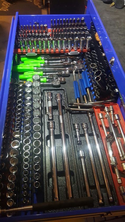 Filling up the tool box! Snap On Tool Box Ideas, Tool Box Organization Ideas, Workbench Tools, Toolbox Organization, Toolbox Organizer, Toolbox Storage, Mechanic Tool Box, Box Organization, Garage Workbench Plans