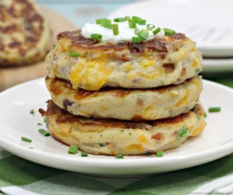 Loaded Mashed Potato Cakes are the most amazing side dish you will ever try. Whether you are looking for ways to use leftover mashed potatoes or you are craving the crispy, buttery, cheesy cakes, one bite of these and you will want to make them all the time. Mashed Potato Cake Recipe, Honey Baked Salmon, Wheat Pasta Recipes, Fried Mashed Potatoes, Crab Mac And Cheese, Potato Cakes Recipe, Mashed Potato Cakes, Bacon Eggs Breakfast, Easy Mashed Potatoes