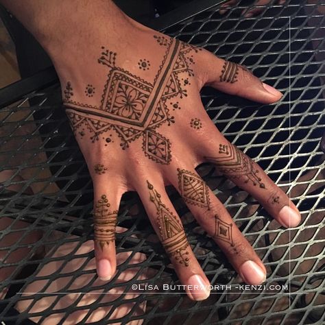 Morocco Henna, Hina Mehndi, Men Henna Tattoo, Berber Tattoo, Moroccan Henna, Henna Designs For Men, Henna Inspired Tattoos, Arabic Henna, Beginner Henna Designs