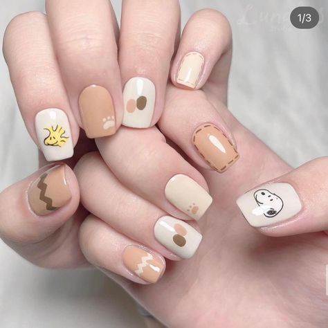 Snoopy Nails Simple, Snoopy Nails Design, Snoopy Nail Art, Snoopy Nails, Tape Nail Art, Art Deco Nails, Wow Nails, Hello Nails, Cute Simple Nails