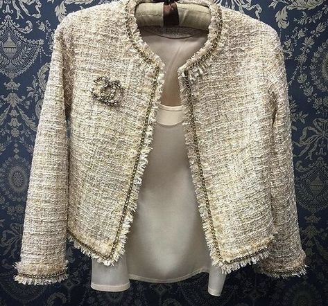 Kain Linen, Tweed Fashion, Chanel Style Jacket, Chanel Tweed Jacket, Mode Chanel, Chanel Tweed, Chanel Jacket, Chanel Inspired, Chanel Couture