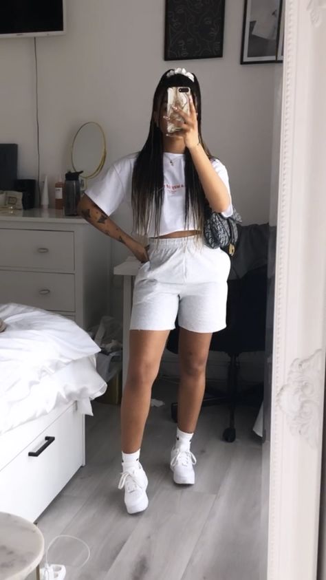 Lisa Onuoha Outfits, Neutral Outfit Ideas Summer, Lisa Onuoha, Neutral Outfit Ideas, Outfit Ideas Summer, Cute Lazy Outfits, Tomboy Style Outfits, Causual Outfits, Fashion Attire