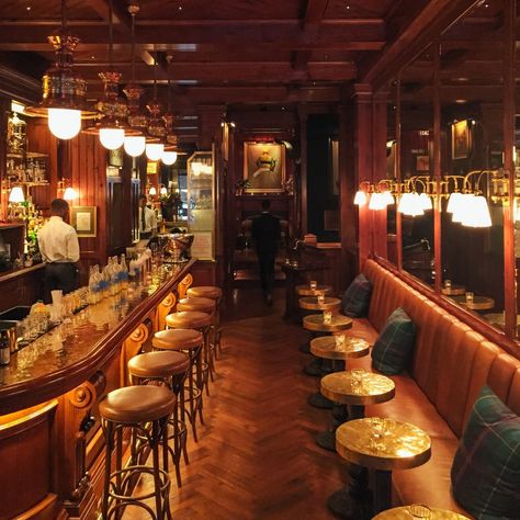 Polo Bar | Fifth Avenue Polo Bar Nyc, Speakeasy Decor, Polo Bar, Cozy Bar, Man Bars, Nyc Bars, Nyc Christmas, Antique Bar, Bar Interior Design