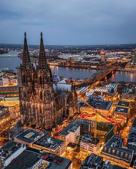 Germany Landscape Photography, Most Beautiful Places In Germany, Munich Germany Photography, Heidleburg Germany, German Culture Aesthetic, Germany Beautiful Places, Germany Travel Aesthetic, Germany Buildings, Germany Travel Photography