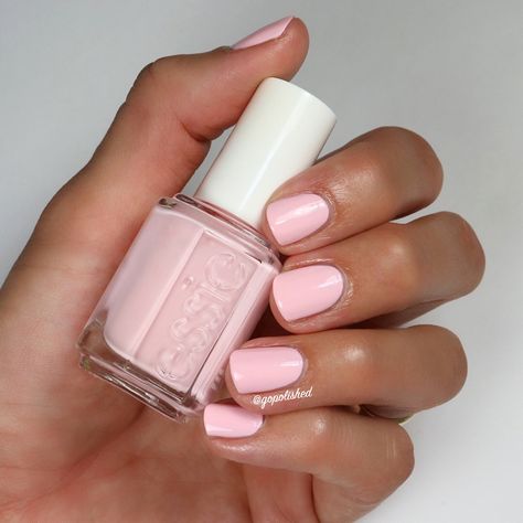 Essie Summer Nails, Nail Summer Colors, Pink Essie Nail Polish, Nail Polish Colors Essie, Essie Fiji, Pink Essie, Nail Polish Red, Essie Nail Polish Colors, Hair Make Up Ideas