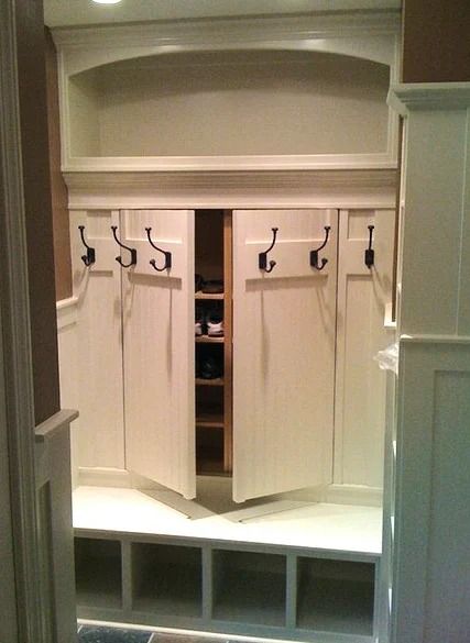 Mudrooms That Will Inspire You - The Cameron Team Mudroom Farmhouse Ideas, Laundry Entryway Mudroom, Mud Room Ideas Entryway Farmhouse, Outdoor Mud Room, Rustic Mudroom Ideas, Farm Mudroom, Laundry Mud Room Ideas, Mud Room Ideas Entryway, Mud Area