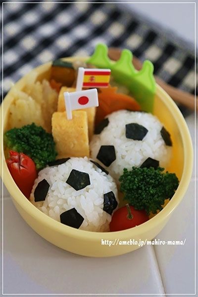 Soccer Food, Football Lunch, Onigiri Bento, Kotak Bento, Kids Lunch Ideas, Bento Box Lunch For Kids, Soccer Time, Bento Kids, Japanese Food Art