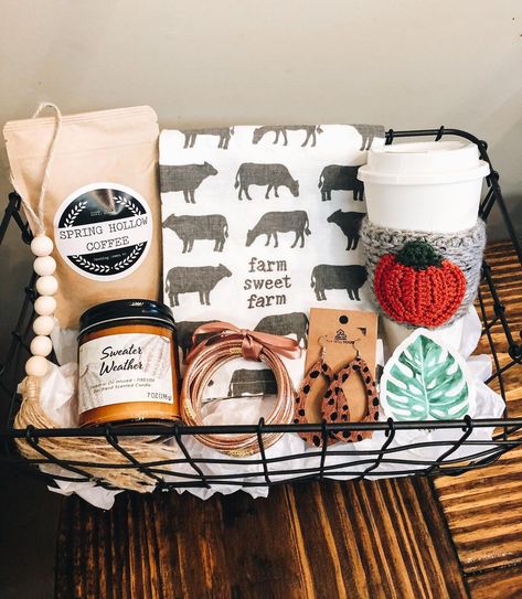 Cowgirl Themed Gift Basket, Farm Theme Gift Basket, Western Themed Gift Baskets, Western Gift Baskets, Western Theme Gift Basket Ideas, Western Basket Ideas, Cow Gift Basket, Western Gift Basket Ideas, Giveaway Basket Ideas