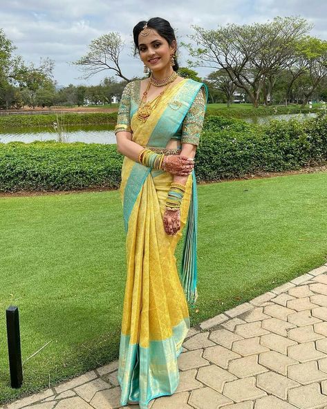 Nalangu Function Saree, Pattu Sarees For Engagement, Marriage Saree, Maharashtrian Bride, Saree Hairstyles, Latest Bridal Lehenga, Bridal Sarees South Indian, Simple Saree Designs, Pattu Saree Blouse Designs