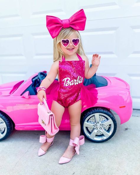 Baby Barbie Photoshoot, Toddler Barbie Outfit, Toddler Barbie Birthday Party, Barbie Shoot, Barbie Pool Party, Barbie Bebe, Barbie Party Decorations, Barbie Theme Party, Toddler Photoshoot