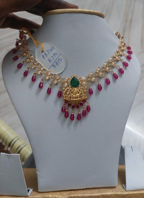 Light Weight Beads Gold Jewellery Indian, 15grams Gold Necklace Designs, Light Weight Gold Necklace, Pretty Gold Necklaces, Wedding Jewelry Sets Bridal Jewellery, Gold Jewels Design, Gold Jewelry Outfits, Black Beads Mangalsutra Design, New Gold Jewellery Designs