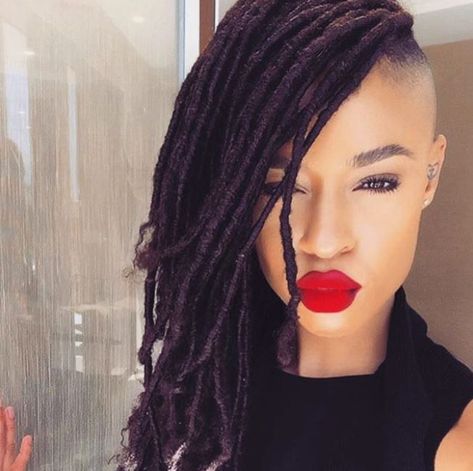 Box Braids Shaved Sides, Braids With Shaved Sides, Shaved Side Hairstyles, Side Braid Hairstyles, Long Box Braids, Side Hairstyles, Box Braids Styling, Shaved Sides, Braids For Black Women