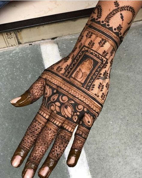 31 Mehndi Designs For Diwali That Are Trending This Season Latest Mehndi Designs Wedding, Indian Mehndi Designs, Mehndi Designs Bridal Hands, Rose Mehndi Designs, Mehndi Design Pictures, Simple Mehndi Designs Fingers, Modern Mehndi Designs, Full Mehndi Designs, Latest Bridal Mehndi Designs