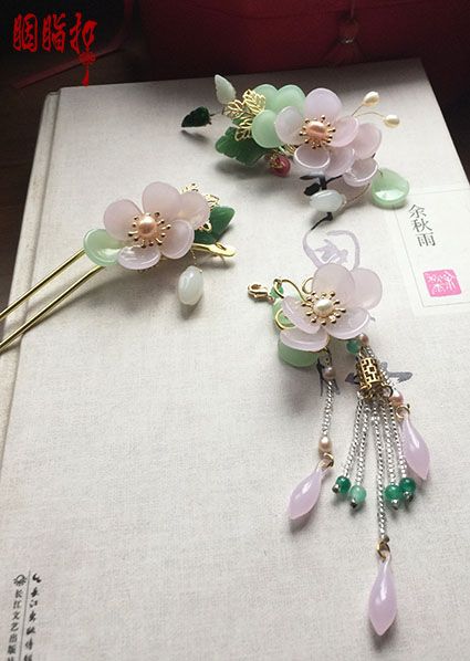 Rabbit Brooch, Asian Accessories, Jade Rabbit, Cheap Hair Accessories, Aliexpress Hair, Chinese Accessories, Beaded Hair Pins, Hair Brooch, Chinese Hair Accessories