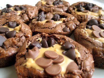 Peanut Butter Cup Brownies, Brownie Cups, Casserole Easy, Peanut Butter Brownies, Peanut Butter Cup, Think Food, Semi Sweet Chocolate Chips, Brownie Cookies, Yummy Sweets