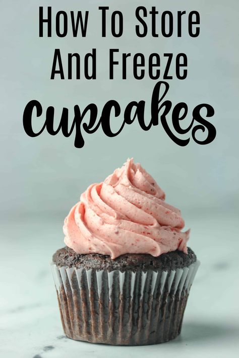 How To Store And Freeze Cupcakes - learn how to properly store frosted and unfrosted cupcakes and freeze them. Can You Freeze Cupcakes Without Frosting, How To Freeze Cupcakes, Unfrosted Cupcakes, Freeze Cupcakes, Decorated Cupcakes Ideas, Freezing Cupcakes, Dorm Snacks, Freezing Strawberries, Freezing Fruit