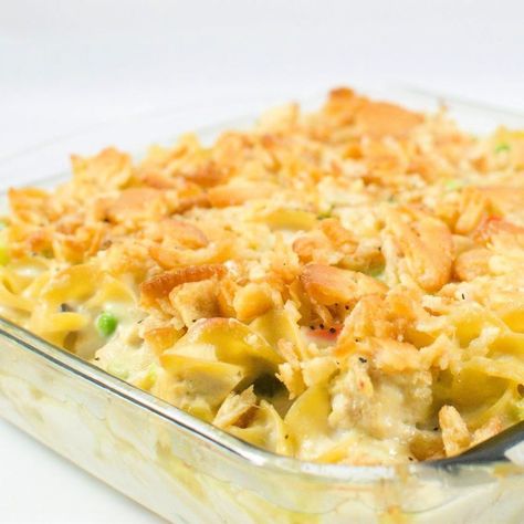 This chicken noodle casserole combines juicy, poached chicken with mushroom soup and noodles for a creamy chicken bake topped with buttery crackers. Chicken With Mushroom Soup, Creamy Chicken Bake, Chicken Noodle Casserole Recipe, Chicken And Noodles, Mushroom Casserole, Chicken Noodle Casserole, Tuna Casserole, Poached Chicken, Noodle Casserole