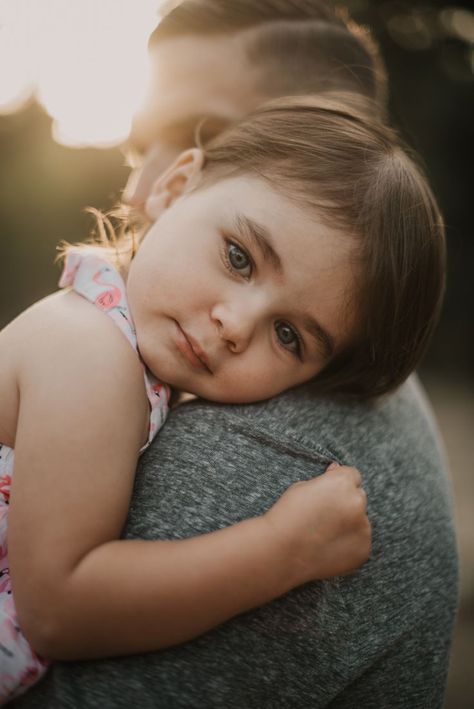 Father Son Photography, Father Daughter Pictures, Father Daughter Photos, Mother Baby Photography, Father Daughter Photography, Summer Family Pictures, Cute Family Photos, Toddler Photoshoot, Family Photos With Baby