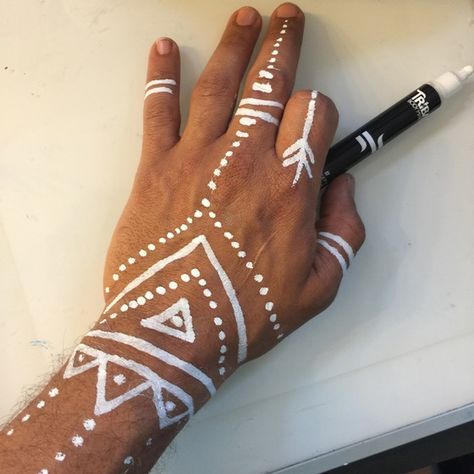 Rave Face Paint Ideas, Moana Face Paint Easy, Christian Face Paint, Magic Markings On Skin, Hippie Makeup Boho, Black Face Paint Ideas, African Face Art, Arm Paint Ideas, Body Art Paint Ideas