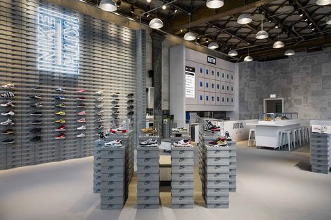 A Closer Look at the KITH and Nike Pop-Up Store in New York Shoe Store Design, Small Products, Retail Space Design, Sneaker Stores, Store Design Interior, Retail Space, Nike Store, Pop Up Shops, Pop Up Store