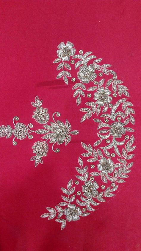 Round Neck Embroidery Designs, Neck Embroidery Designs, Blouse Works, Maggam Work Blouse, Hand Embroidery Dress, Flower Decorations Diy, Kurti Embroidery Design, Neck Embroidery, Border Embroidery Designs