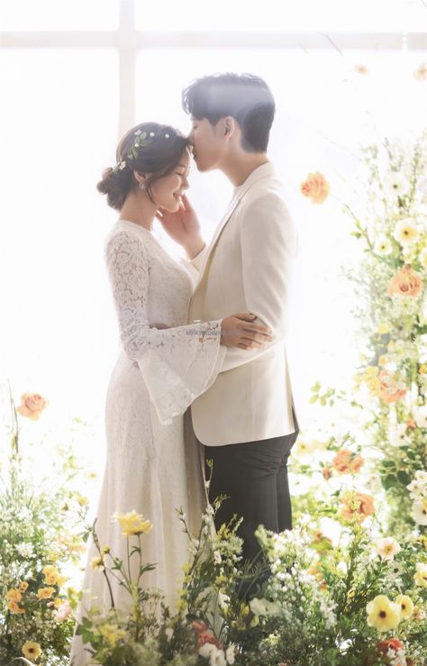 Wedding Korea, Korea Pre Wedding, Korean Wedding Photography, Pre Wedding Photoshoot Outfit, Wedding Photo Studio, Wedding Photoshoot Props, Wedding Couple Photos, Pre Wedding Poses, Wedding Picture Poses