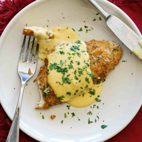 No more boring chicken with this Pretzel Crusted Chicken with Mustard-Cheddar Sauce! The chicken alone is to die for, but the sauce takes it over the top! Chicken With Mustard, Pretzel Chicken, Pretzel Crusted Chicken, Cheddar Sauce, Pretzel Crust, Mustard Chicken, Crusted Chicken, The Sauce, Yummy Yummy