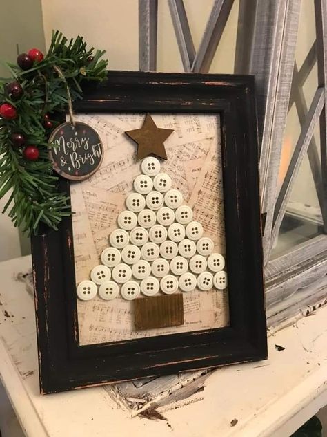 White Button Crafts Ideas, Christmas Button Tree, Button Crafts For Christmas, Button Christmas Tree Picture, Crafts Using Buttons, Christmas Button Art, Button Crafts For Adults, Button Art Christmas, Crafts With Buttons