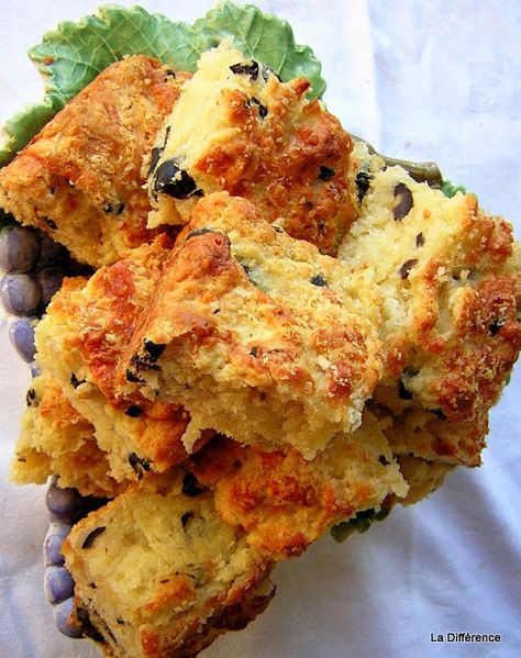 La Différence: Olive and Cheese Scone Tray Bake (Mary Berry) Savoury Traybake Recipes, Olive Scones, Mary Berry Scones, Mary Berry Recipes Baking, Savoury Scones, Mary Berry Recipe, Scones Recipe Easy, Cheese Scones, Tray Bake Recipes