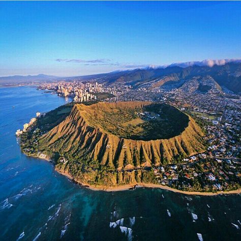 Diamond Head Crater, Honolulu, Hawaii Diamond Head Hawaii, Cool Locations, Hawaiian Names, Earth From Above, Hawaii Summer, Hawaii Tropical, Black Woman Artwork, Summer Board, Adventure Ideas