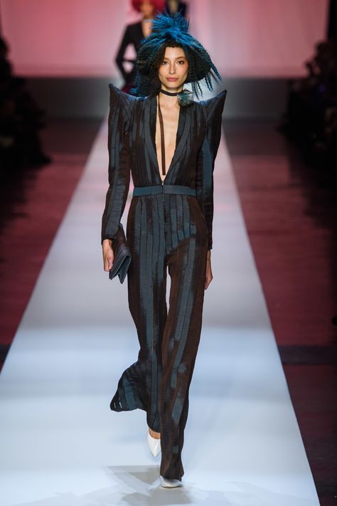 Jean Paul Gaultier Spring 2019 Couture Fashion Show - Vogue Jean Paul Gaultier Couture, Gaultier Couture, Jean Paul Gaultier Haute Couture, Women's Runway Fashion, Paul Gaultier Spring, 2019 Couture, Collection Couture, Seoul Fashion Week, Spring Couture