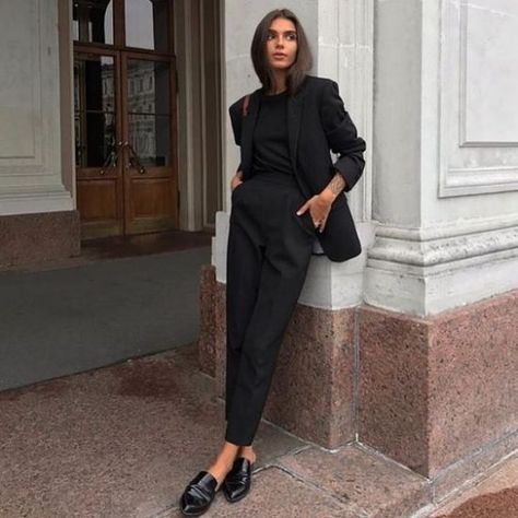 Couture Dior, 70s Outfits, High Street Fashion, Black Women Fashion, All Black Outfit, Mode Inspo, 가을 패션, Business Casual Outfits, Work Attire