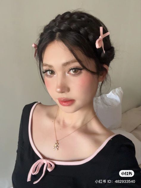 Coquette Hairstyles, Sailor Moon Hair, Makeup Douyin, Angel Makeup, Moon Hair, Tail Dress, 2000s Nostalgia, Kawaii Hairstyles, Ribbon Hairstyle